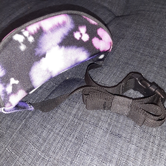 Herschel Kids Mini Hip Pack - Picture 2 of 4